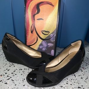 Black shoes perfect for work or a dressy occasion!